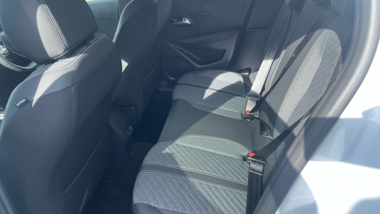 Peugeot 208 1.2 Hybrid 100 Allure 5dr e-DSC6 Petrol Hatchback